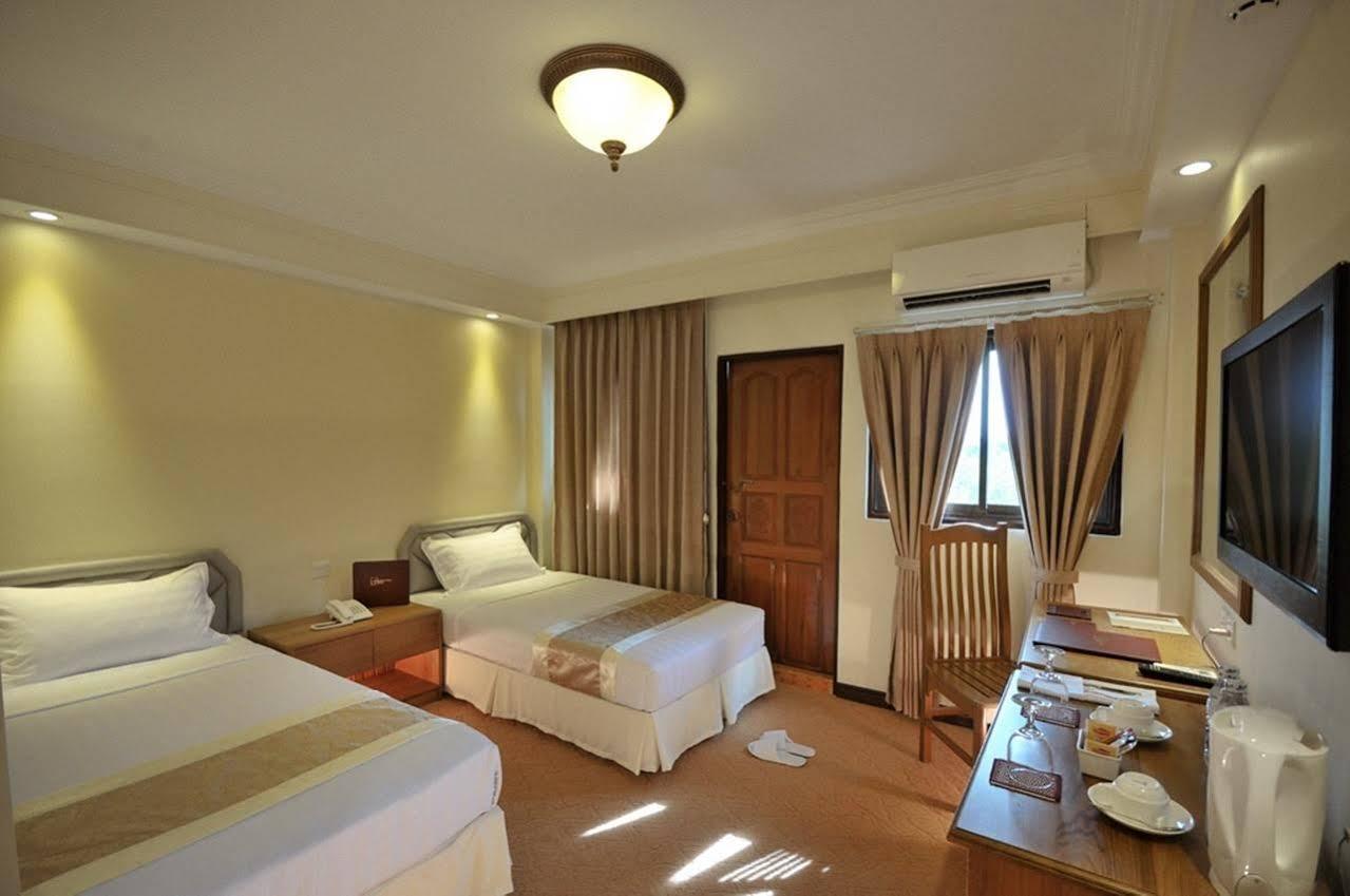 Royal Golden View Hotel Yangon Exterior foto