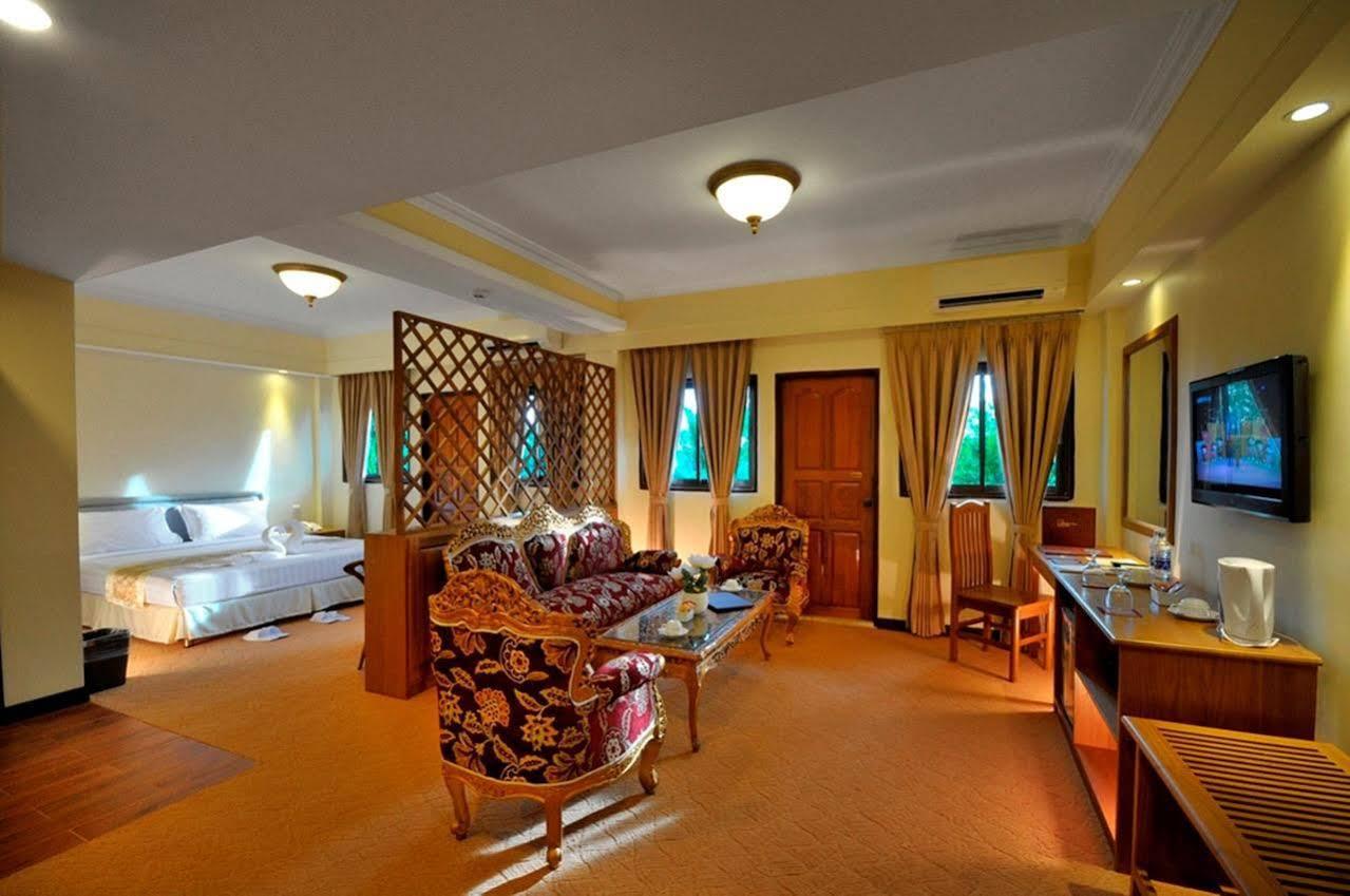 Royal Golden View Hotel Yangon Exterior foto